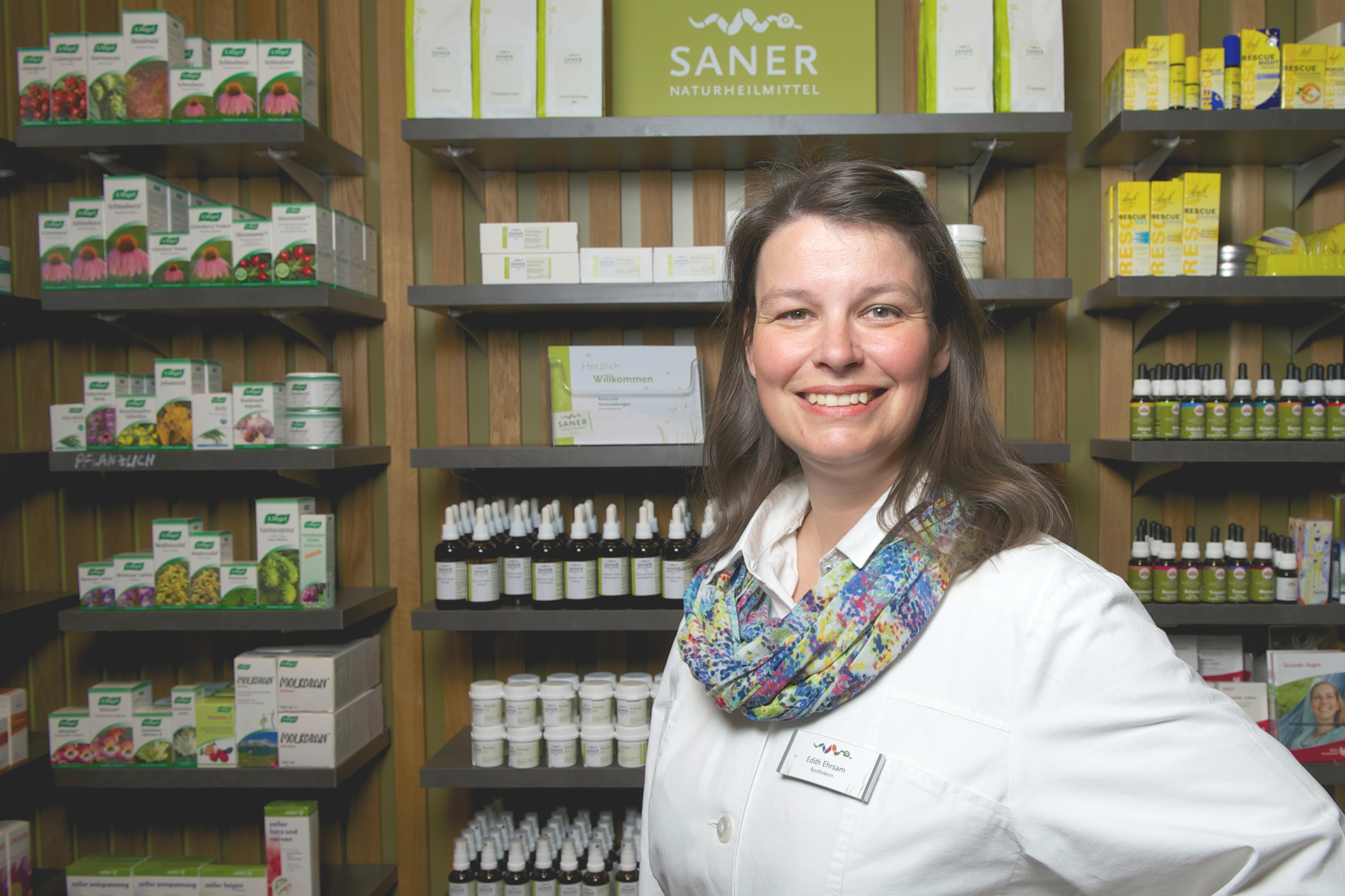 Edith Ehrsam in der Apotheke